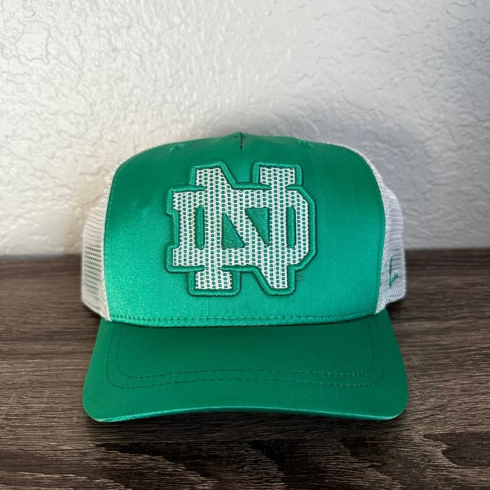 Vintage‎ Notre Dame Hat